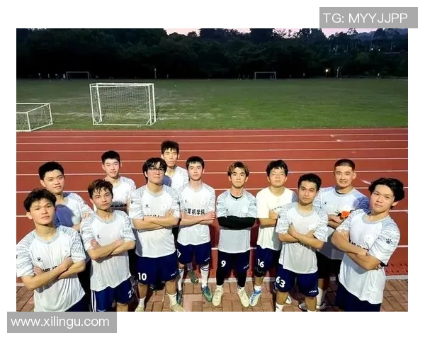 足球男生攻的魅力与挑战如何在赛场上展现青春活力与团队精神